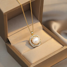 Geometric Whirlpool Pearl Necklace