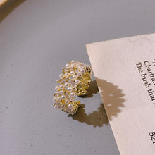 Gold white pearls ring