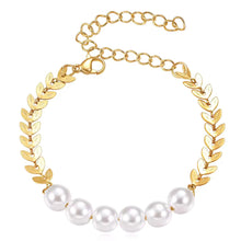 Leafy Luxe Pearl Bracelet