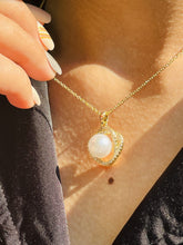 Geometric Whirlpool Pearl Necklace