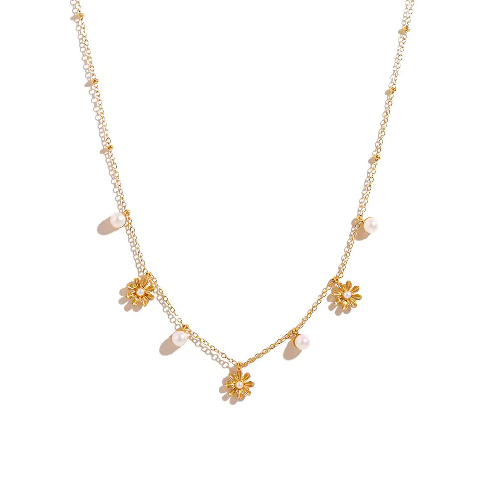 Lily Pearl Necklace