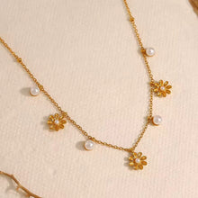Lily Pearl Necklace