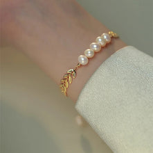 Leafy Luxe Pearl Bracelet